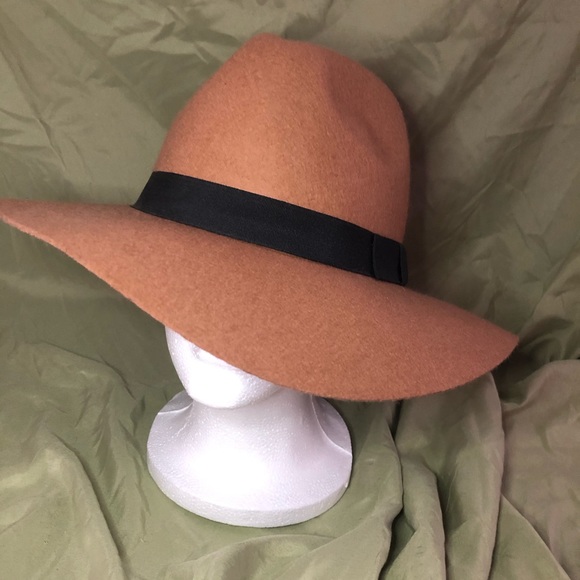 ๐ Ladies Brown Wool Hat - Picture 1 of 3